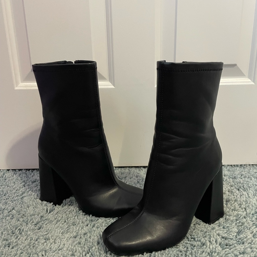 Forever 21 black heeled booties
